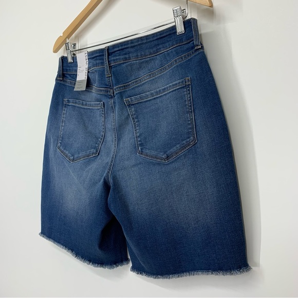 Nine West Mid Rise Bermuda Medium Wash Jean Shorts With Raw Fringe Hem New Nwt - Picture 5 of 16